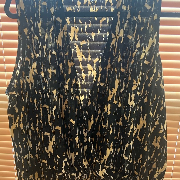 Sleeveless blouse - Picture 12 of 12